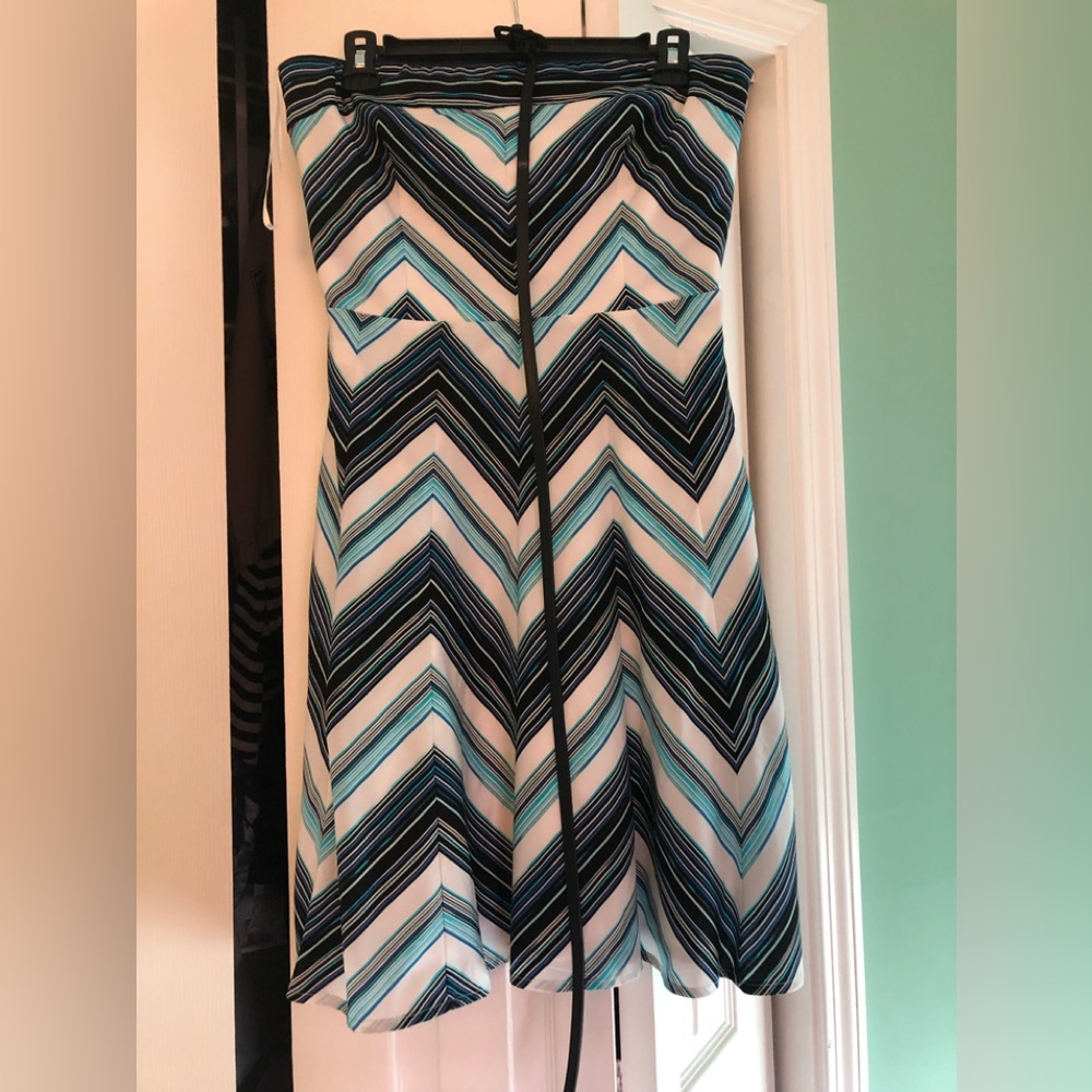 WHBM belted strapless dress with pockets, sz 6